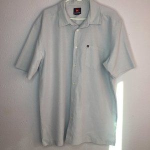 Quiksilver men's XL short sleeved button down shirt with pocket in white/grey.